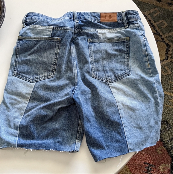 BDG Two Tine Cut off jean shorts - Picture 4 of 4